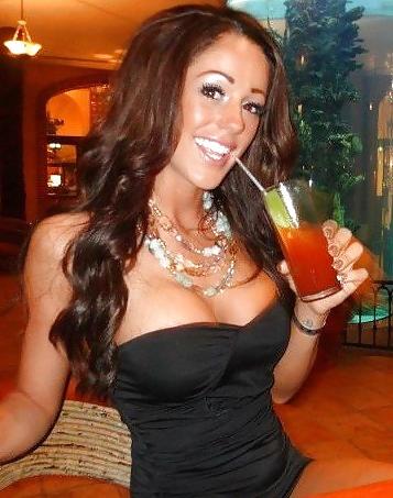 19P Brunette Bimbo