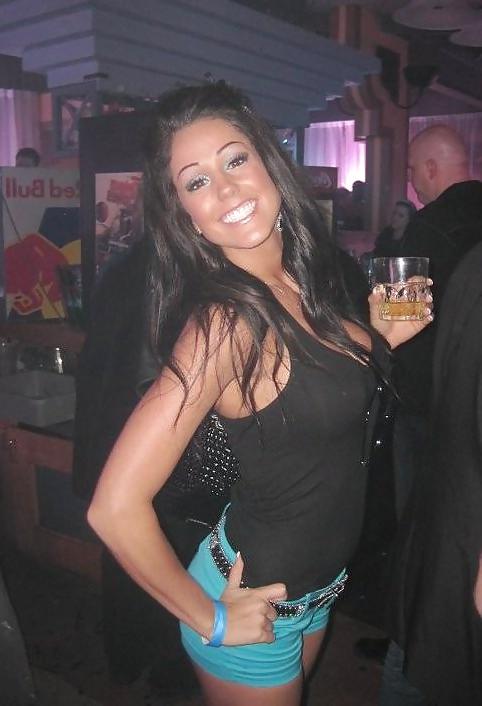 19P Brunette Bimbo