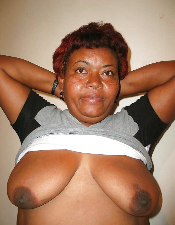 12P Mature lady with a Big Fat Ass