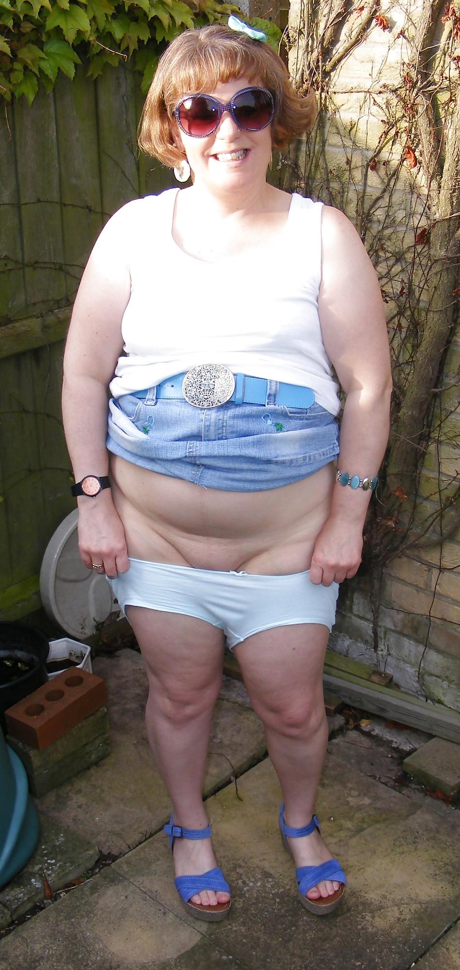 25P Slutty secretary in denim skirt and sandals