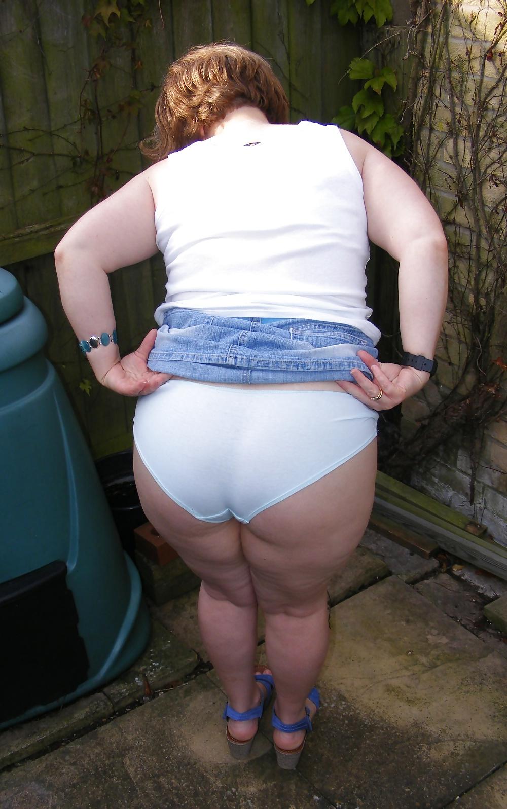 25P Slutty secretary in denim skirt and sandals