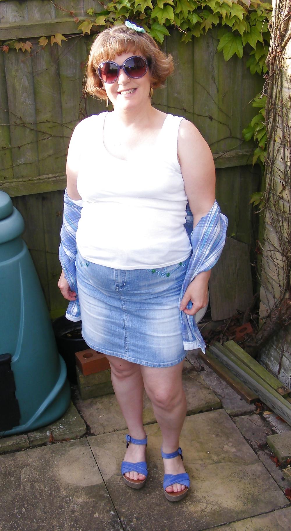 25P Slutty secretary in denim skirt and sandals
