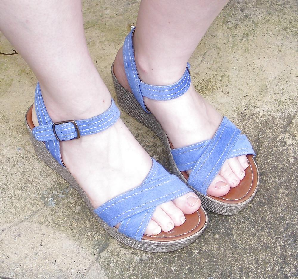 25P Slutty secretary in denim skirt and sandals