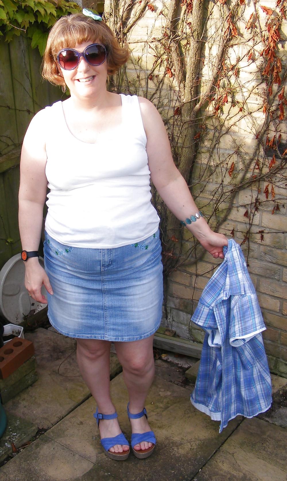 25P Slutty secretary in denim skirt and sandals