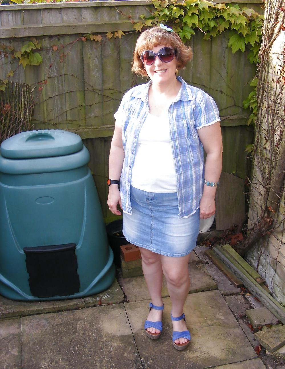 25P Slutty secretary in denim skirt and sandals