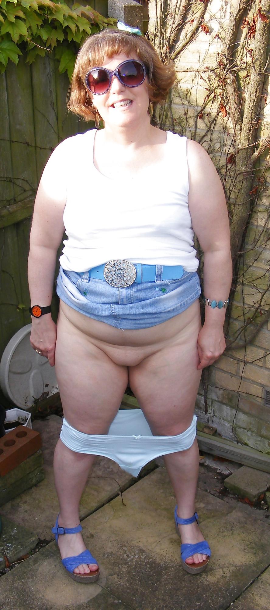 25P Slutty secretary in denim skirt and sandals