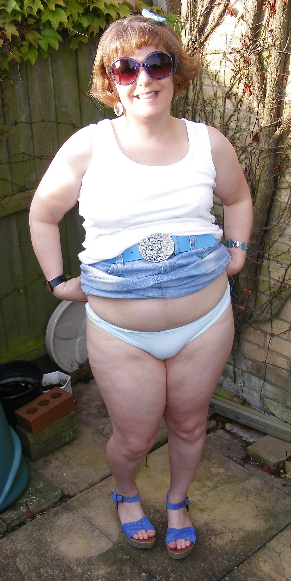 25P Slutty secretary in denim skirt and sandals