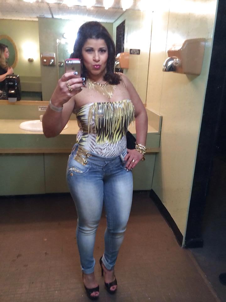 22P Brazilian milf Elessandra