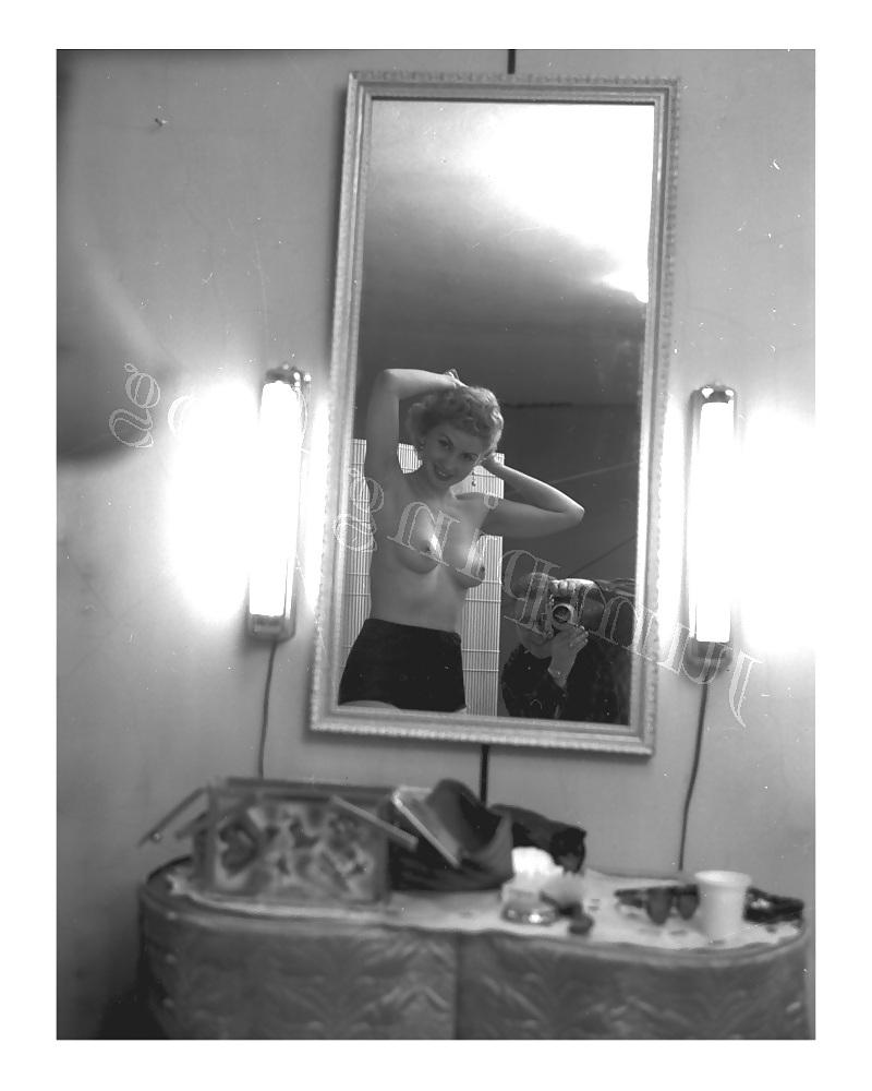 22P Mirror mirror on the wal!