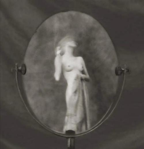 22P Mirror mirror on the wal!