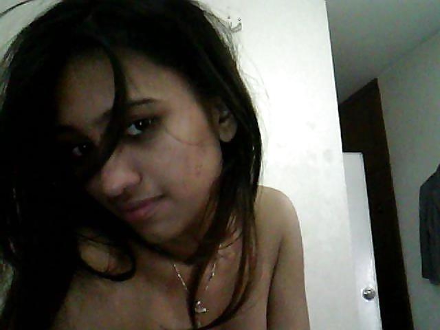 17P Cute horny Bengali girl (Check her vids too)
