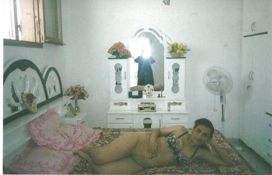 8P Some hot Arabian girls