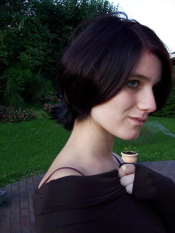 5P Dark haired beauty