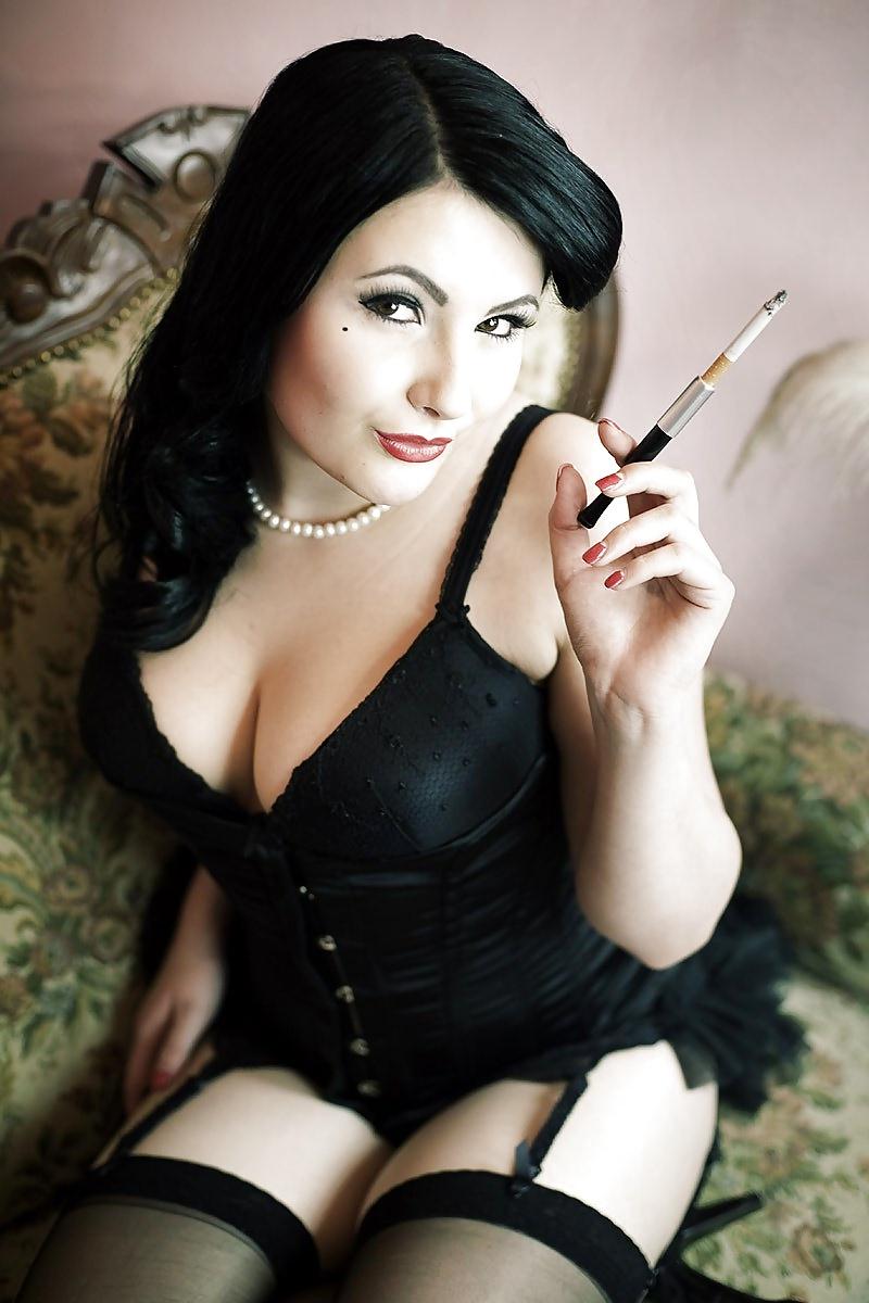 25P Glamour Smoking IV