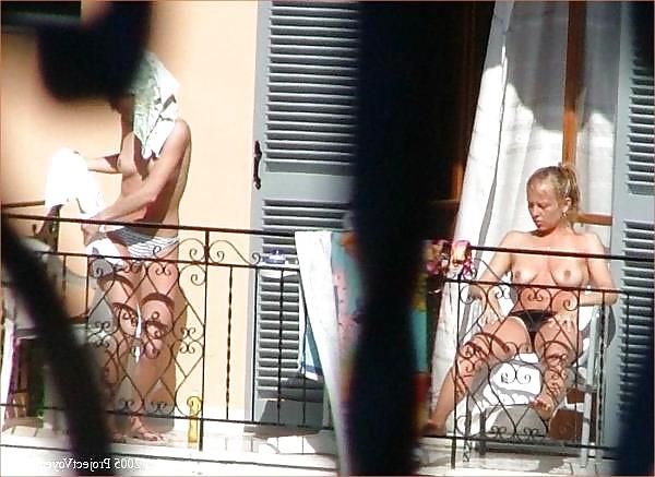 15P Voyeur, public