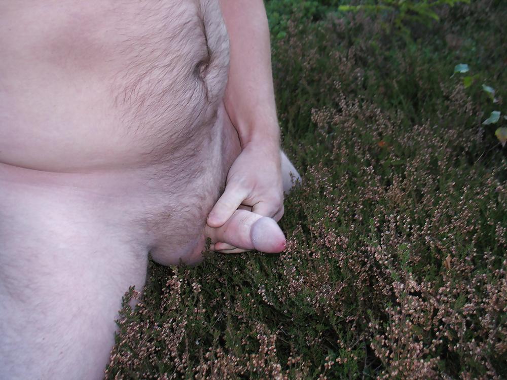 23P Bylting naked in the wood