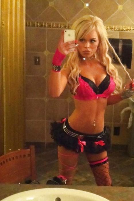 20P Sexy bimbo girls