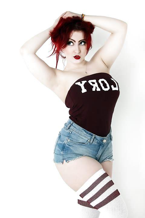 24P Curvy Beauties 23 Clothed Edition