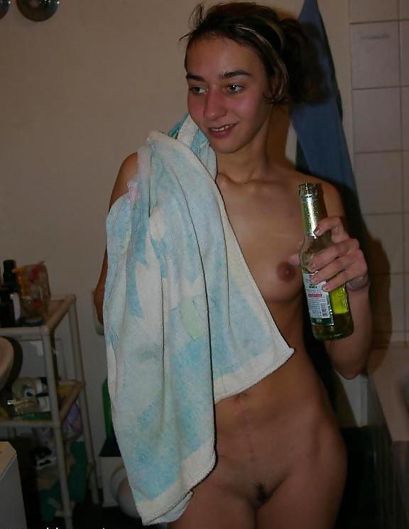 8P MY FRIEND IN BATHROOM
