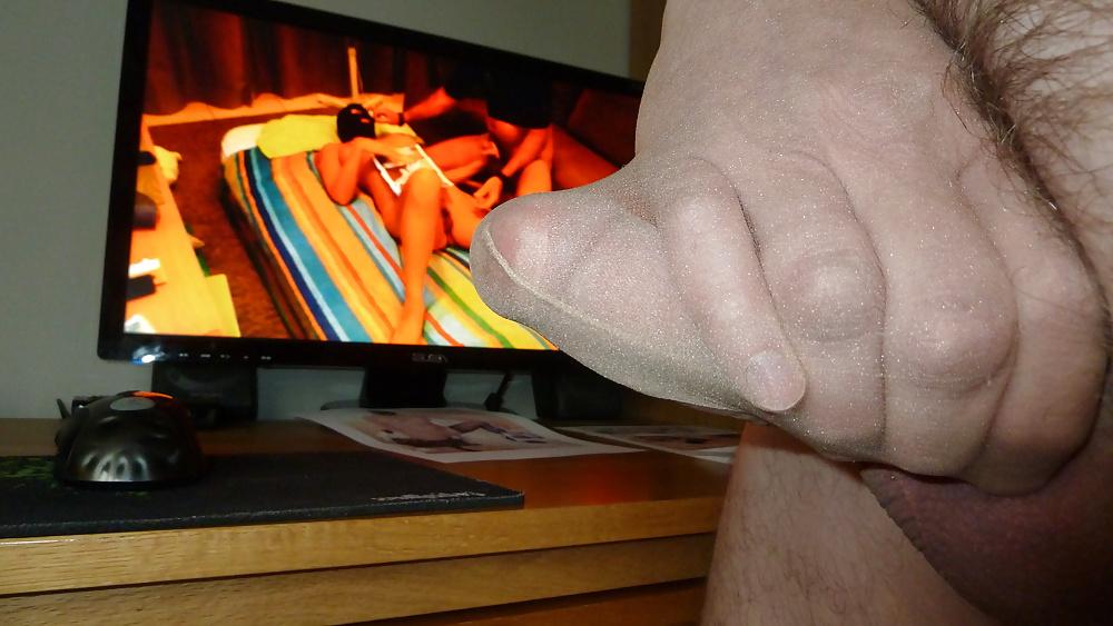 20P Wanking to your vids and pics