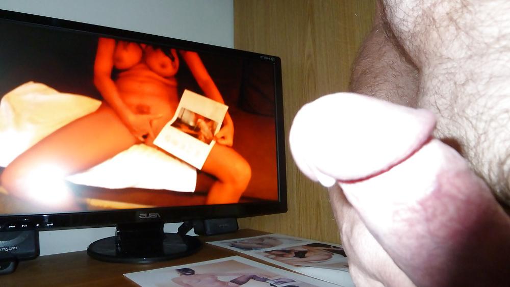 20P Wanking to your vids and pics