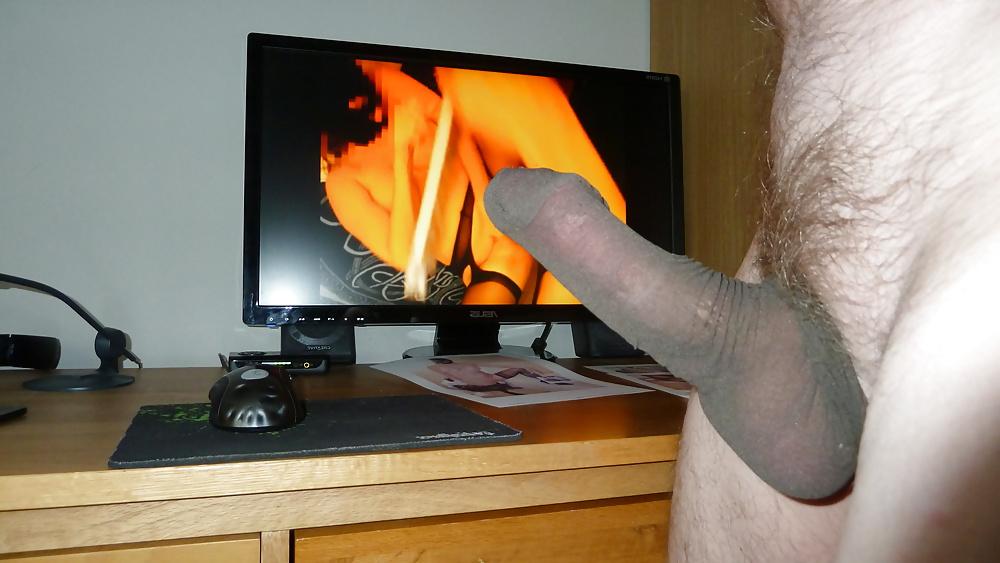 20P Wanking to your vids and pics