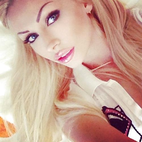 21P Bimbo Barbie
