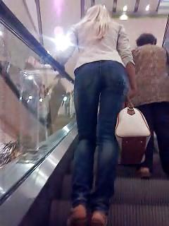 25P Candid Tight Jeans