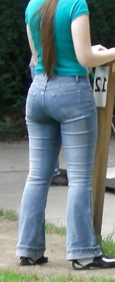 5P Heisser Jeans-Arsch der Kollegin