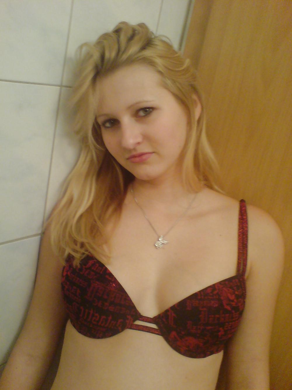 11P Girlfriend Nina in the bathroom