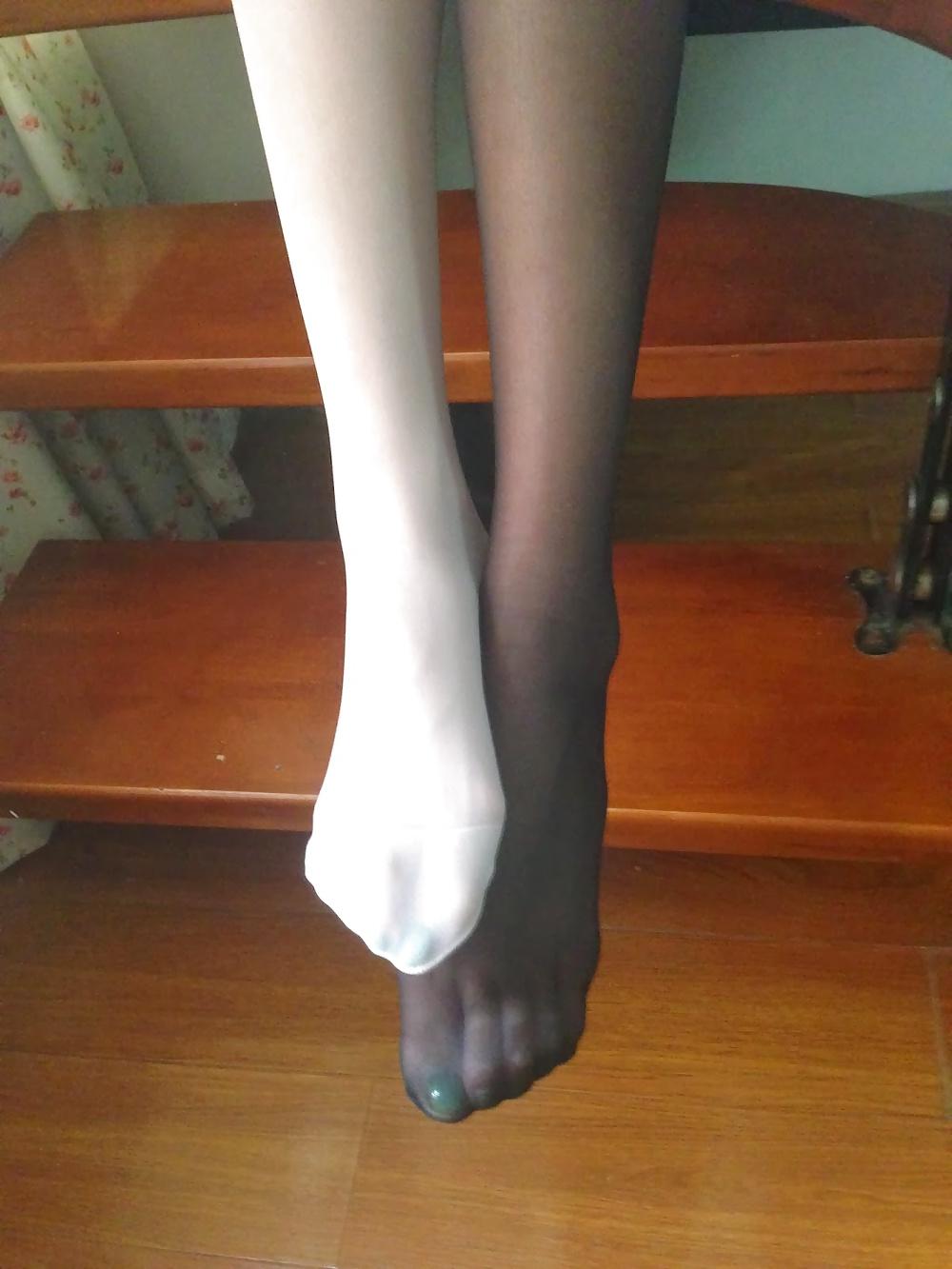23P Sexy Chinese Model Legs & Feet