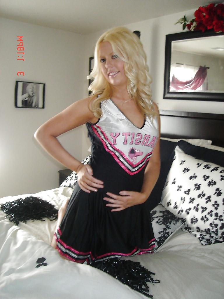 25P Blonde bimbo