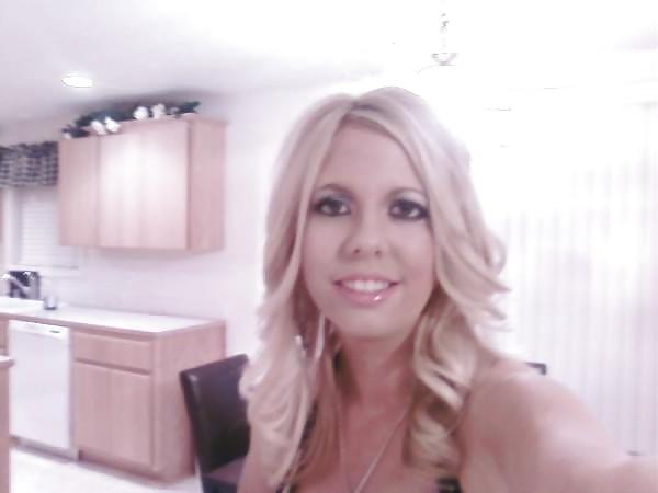 25P Blonde bimbo