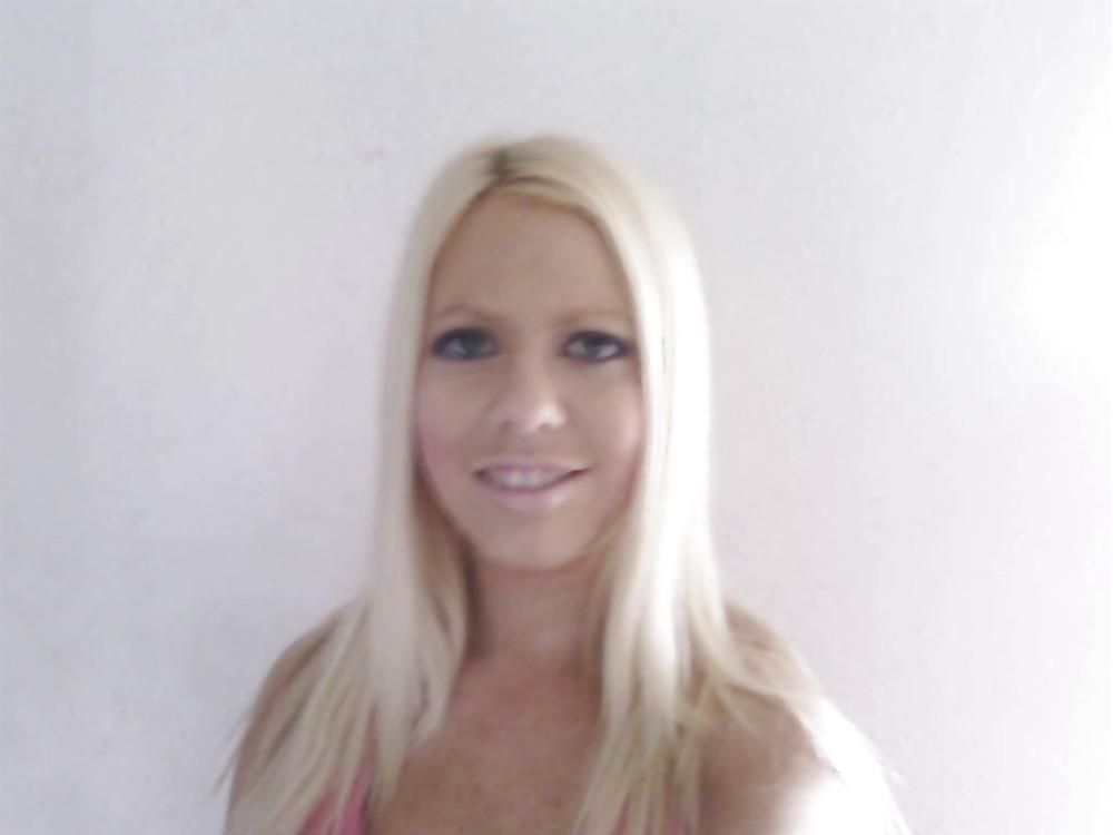 25P Blonde bimbo