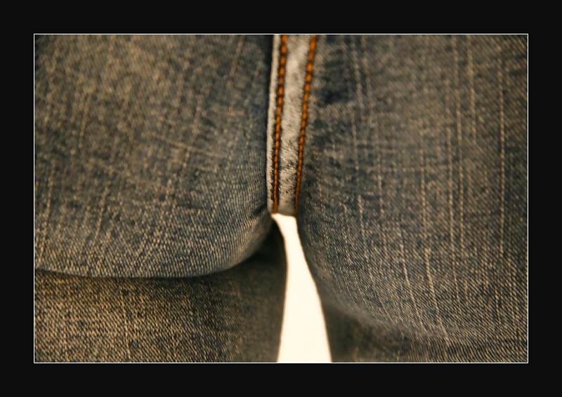 19P Frauen in  enge Jeans
