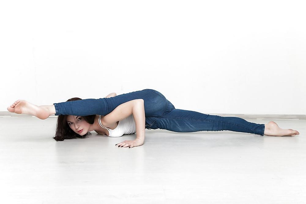 25P Jeans + Bare Feet = fap fap fap