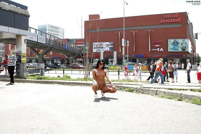 18P Public Viewing -106-