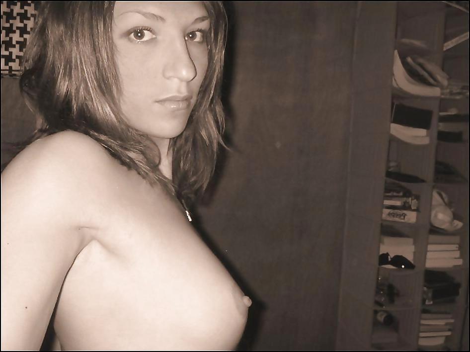10P Army Chick Selfies