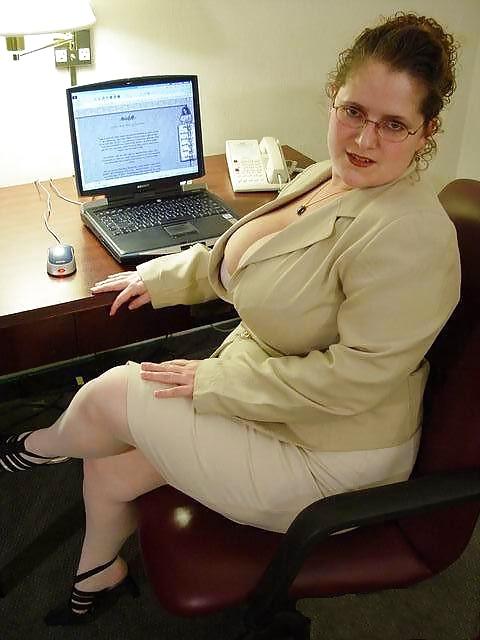 25P Curvy Beauties 69 Clothed Edition