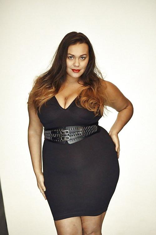 25P Curvy Beauties 69 Clothed Edition