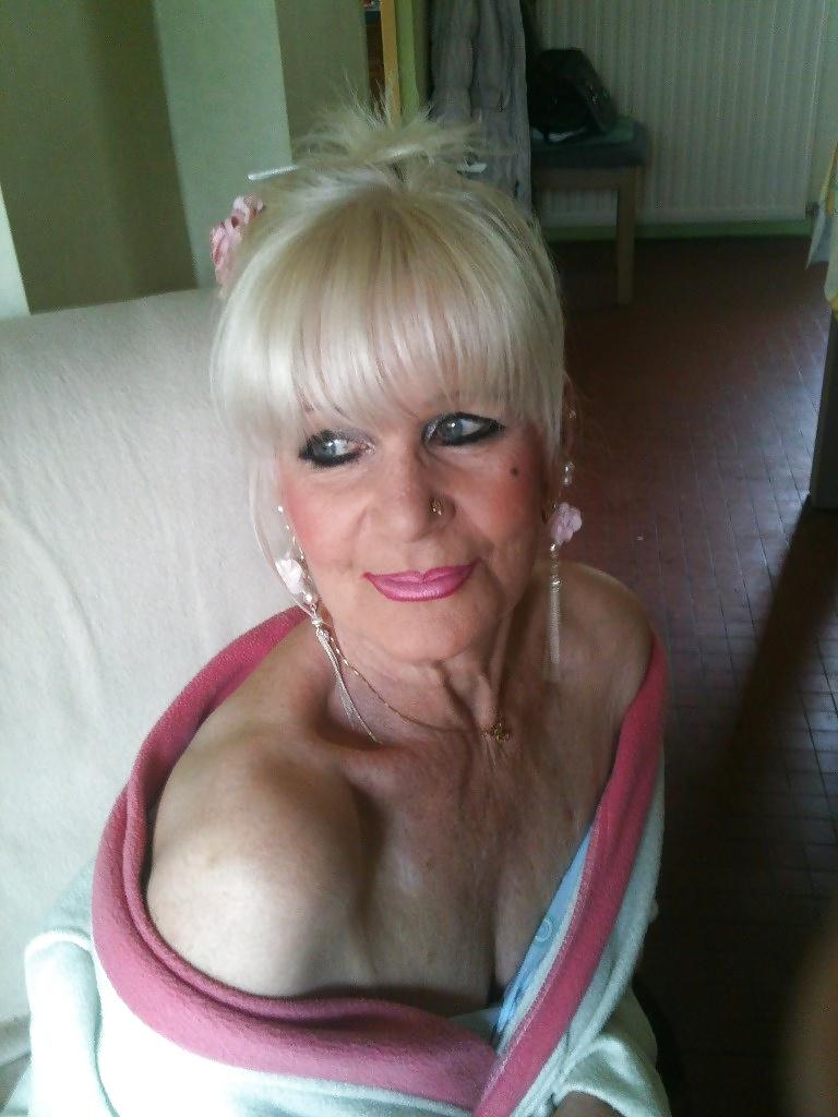 25P HOT FACE TO JERK OFF