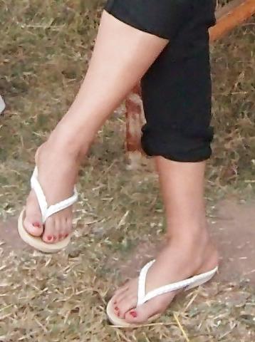 10P My gf's feet in thong sandals