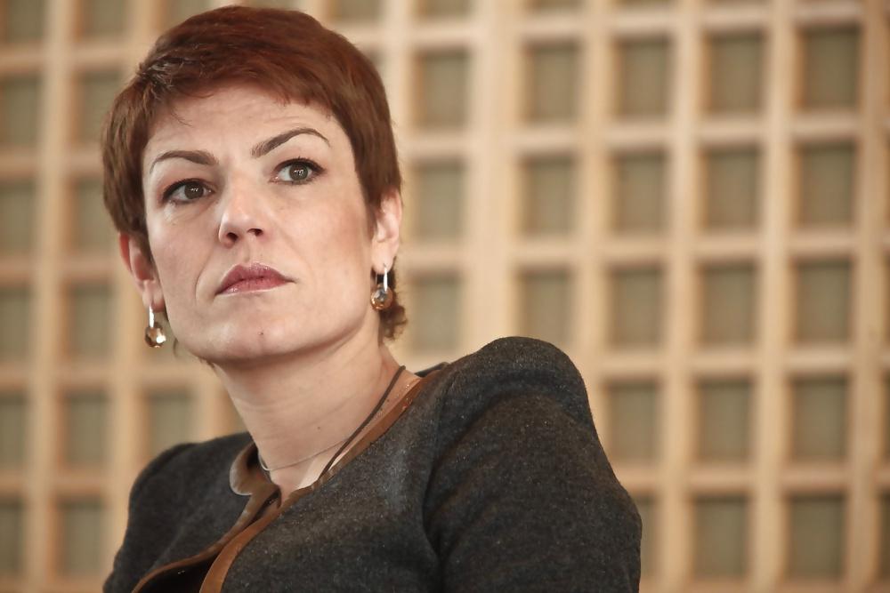 25P Love jerking off to conservative Chantal Jouanno
