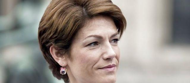 25P Love jerking off to conservative Chantal Jouanno