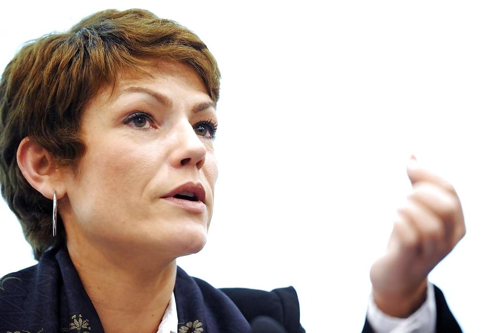 25P Love jerking off to conservative Chantal Jouanno