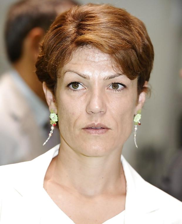 25P Love jerking off to conservative Chantal Jouanno