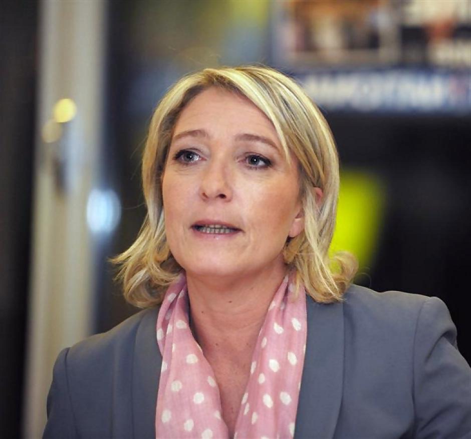 25P I adore jerking to sexy Marine Le Pen
