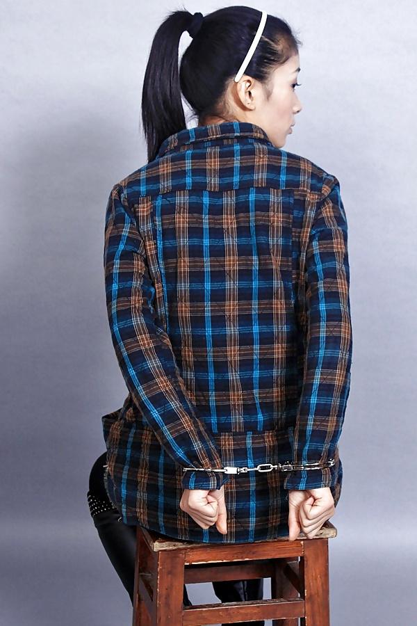 23P CHINESE FEMALE PRISONERS