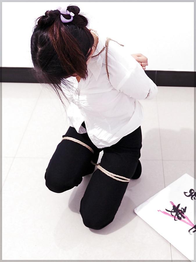 23P CHINESE FEMALE PRISONERS