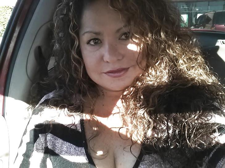 8P Curvy latina milf